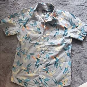 Patagonia Short Sleeve Parrot Print Button-Up Shirt Size M